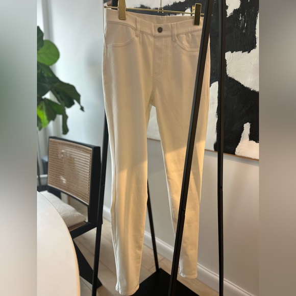 Uniqlo White Ultra Stretch Jeans in Size Small - Picture 2 of 3